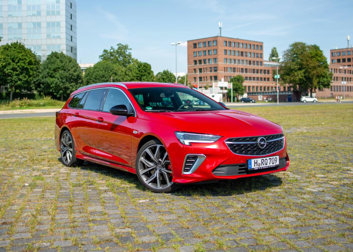 Opel Insignia B  Sports Tourer GSi 2.0 DI Turbo 4x4 Automatik