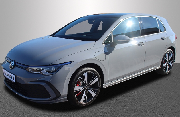VW Golf VIII  Variant 1.5 eTSI Life DSG