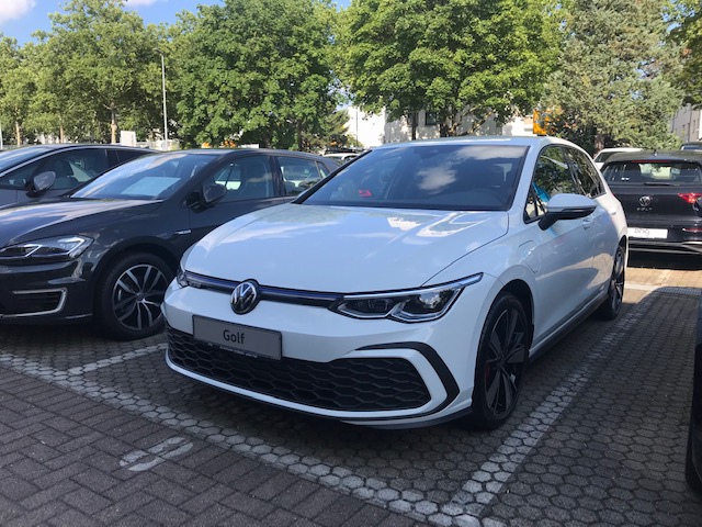 VW Golf VIII  Variant 1.5 eTSI Life DSG