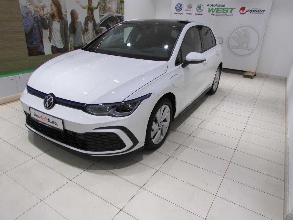 VW Golf VIII  Variant 1.5 eTSI Life DSG