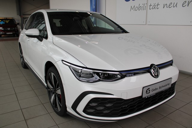 VW Golf VIII  Variant 1.5 eTSI Life DSG