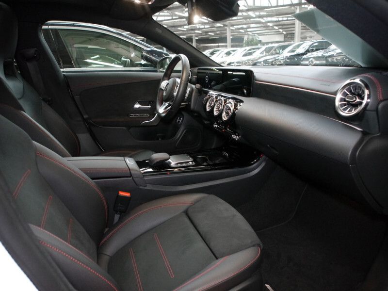 Mercedes-Benz CLA 118  Shooting Brake 200 d AMG Line 8G-DCT