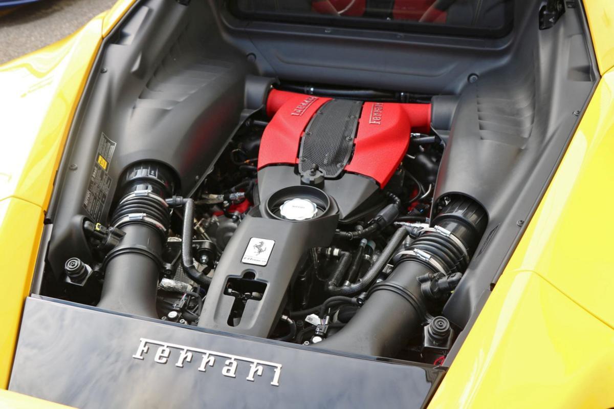 Ferrari F8 1.Generation  Tributo (F1 Schaltung)