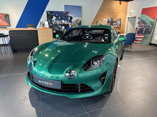 Alpine A110 Version S + Limitiert  41/110 mit Heritage-Lackierung in Vert Émeraude Metallic image