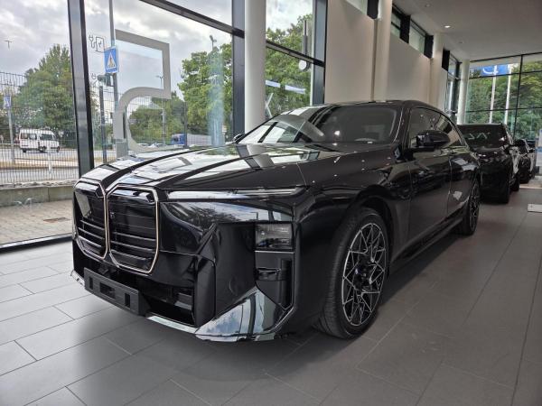 BMW i7 50 xDrive M Sport Pro || Executive Theatre SkyLounge image