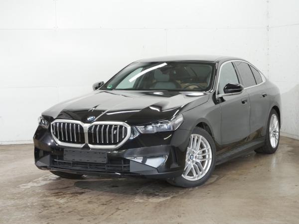 BMW i5 eDrive40 Head-Up/360°/SHZ hinten/DrivingAss.Prof./Autobahnass./HK/Komfortsitze/Gestik. image