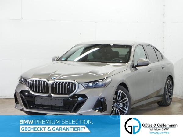 BMW i5 eDrive40 M Sport //Stop&Go AHK HeadUp B&W image