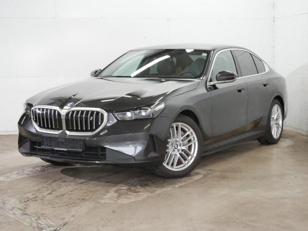 BMW i5 eDrive40 Head-Up/360°/Pano./SHZ hinten/DrivingAss.Prof./Autobahnass./HK/Komfortsitze/Gestik./Abnahme image