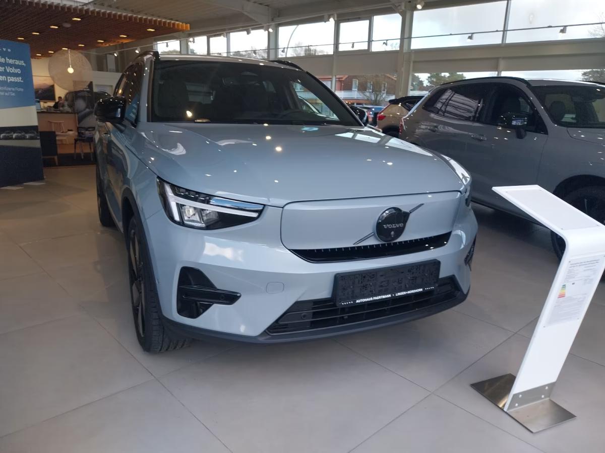 Volvo EX40 TWIN MOTOR PLUS BLACK EDITION image