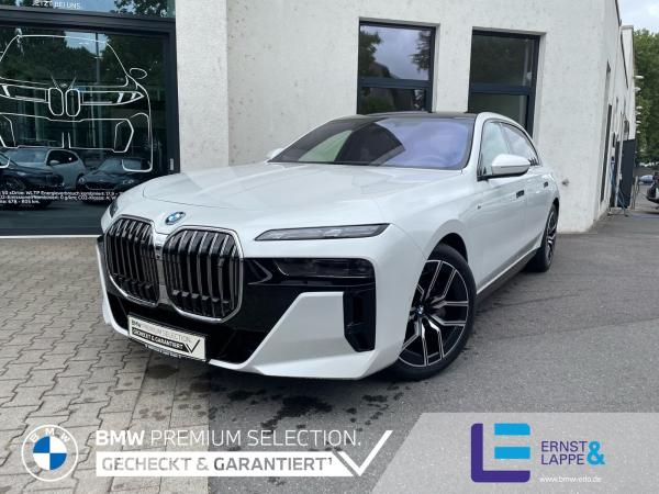 BMW i7 xDrive60 Limo M Sport || Sky Lounge Massage image