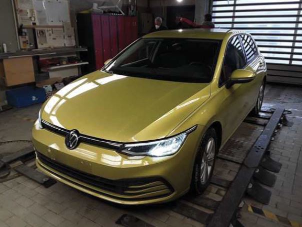 VW Golf VIII  Variant 2.0 TDI SCR R-Line DSG