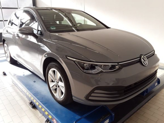 VW Golf VIII  Variant 2.0 TDI SCR Life DSG