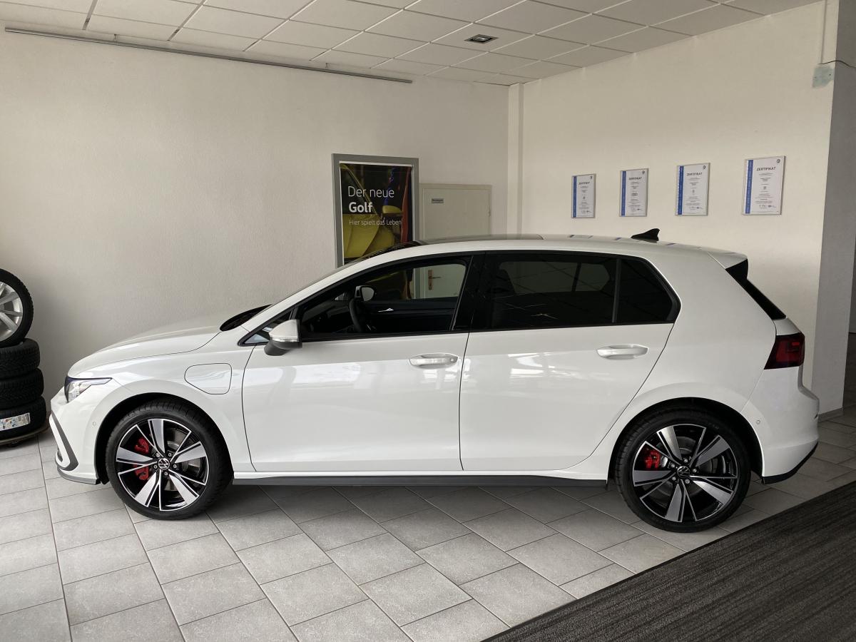 VW Golf VIII  Variant 1.5 eTSI R-Line DSG