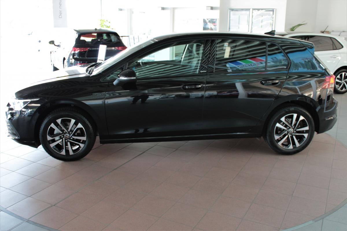 VW Golf VIII  1.5 TSI ACT R-Line